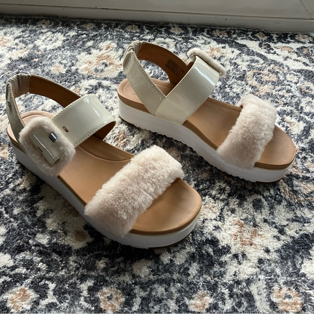 Ugg Le Fluff sandals